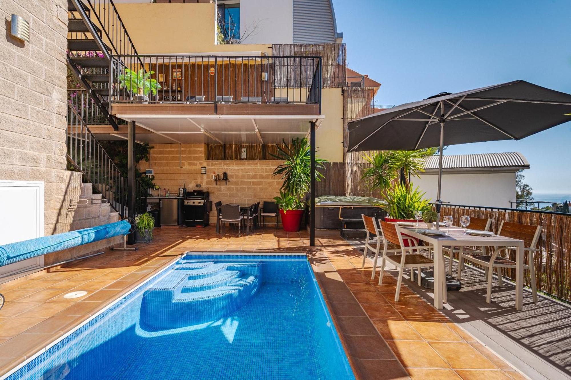 פואנגירולה Private Luxurious Hillside Villa With Pool & Sea Views For 8 To 10 Ppl מראה חיצוני תמונה