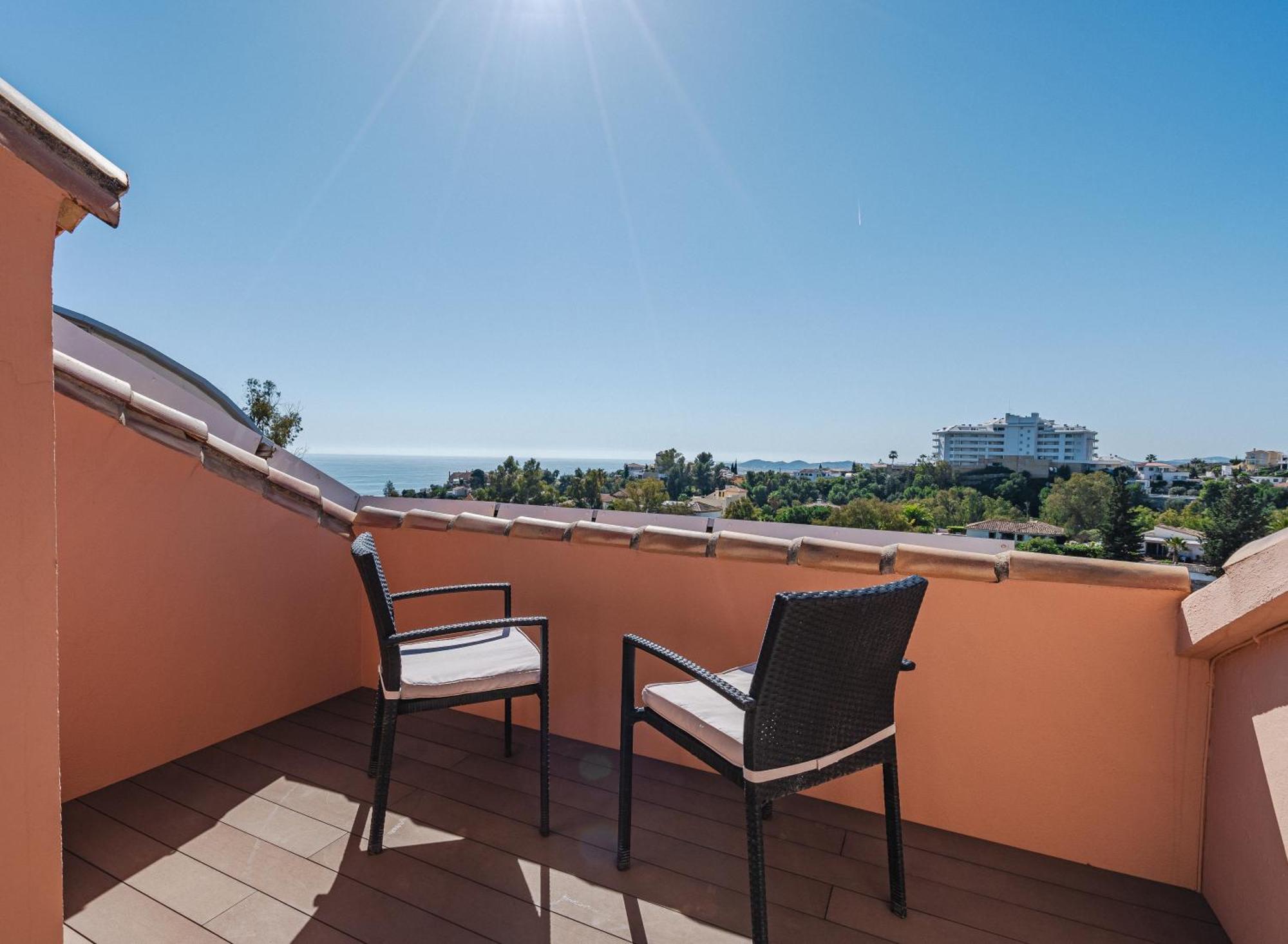 פואנגירולה Private Luxurious Hillside Villa With Pool & Sea Views For 8 To 10 Ppl מראה חיצוני תמונה